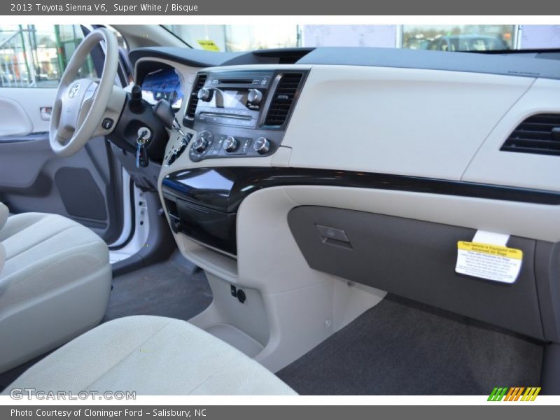 Super White / Bisque 2013 Toyota Sienna V6