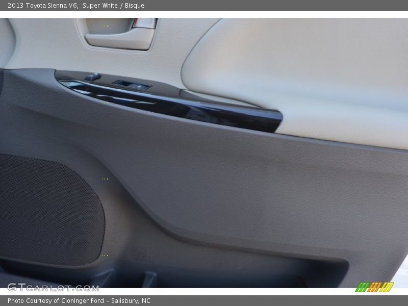Super White / Bisque 2013 Toyota Sienna V6