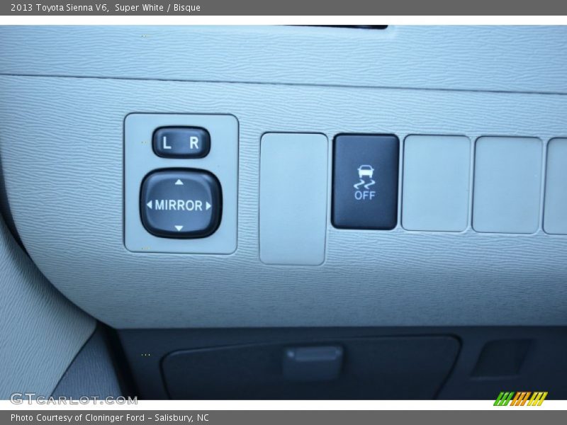 Super White / Bisque 2013 Toyota Sienna V6