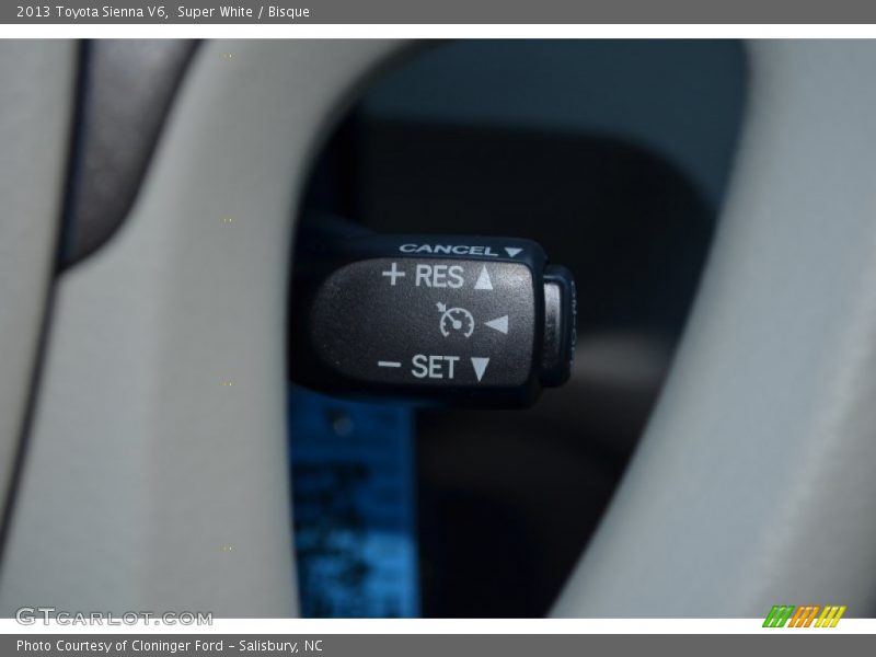 Super White / Bisque 2013 Toyota Sienna V6