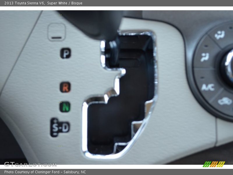 Super White / Bisque 2013 Toyota Sienna V6