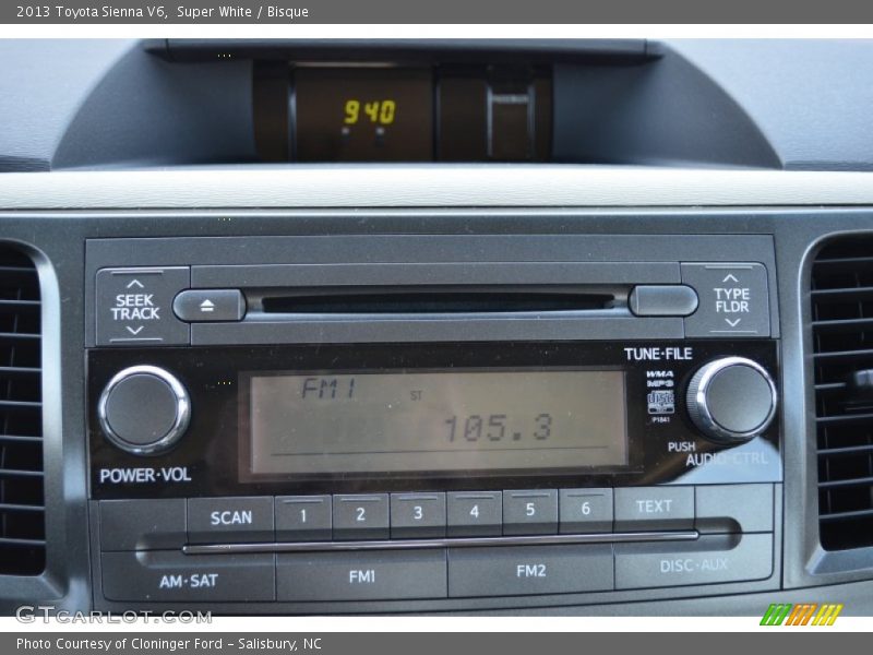 Super White / Bisque 2013 Toyota Sienna V6
