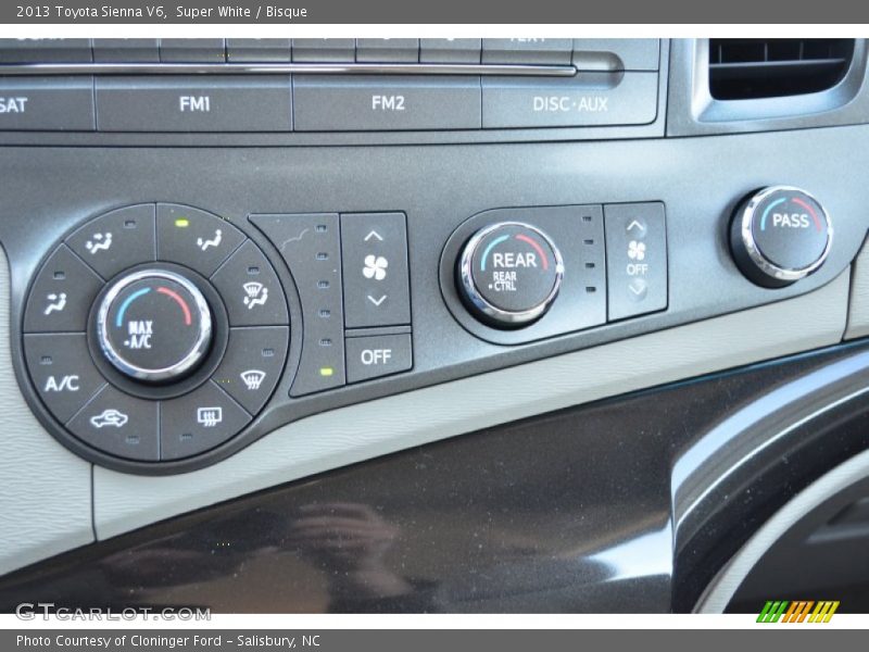 Super White / Bisque 2013 Toyota Sienna V6