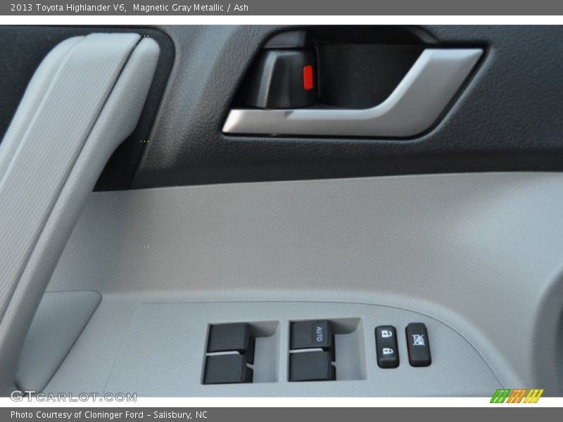 Magnetic Gray Metallic / Ash 2013 Toyota Highlander V6