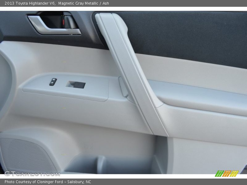 Magnetic Gray Metallic / Ash 2013 Toyota Highlander V6