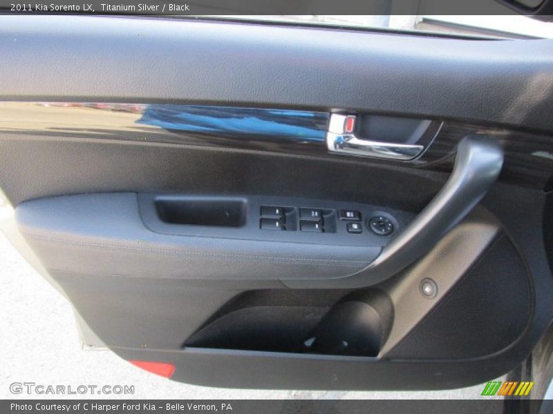 Titanium Silver / Black 2011 Kia Sorento LX