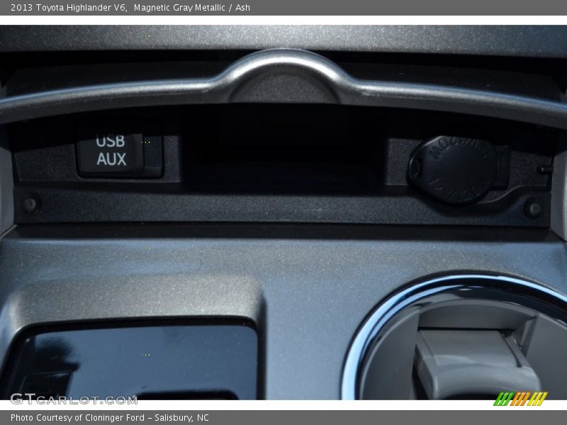 Magnetic Gray Metallic / Ash 2013 Toyota Highlander V6