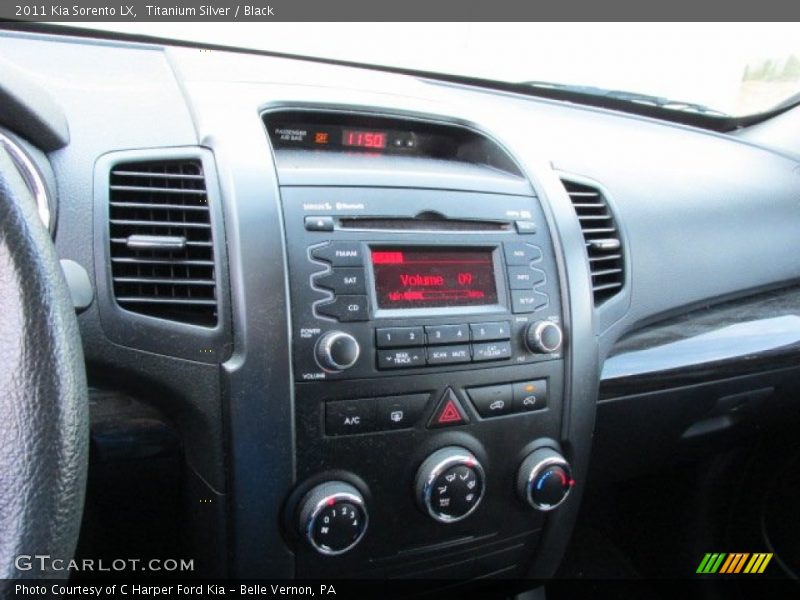 Titanium Silver / Black 2011 Kia Sorento LX