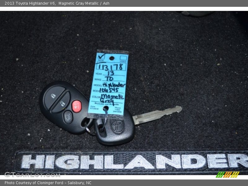 Magnetic Gray Metallic / Ash 2013 Toyota Highlander V6
