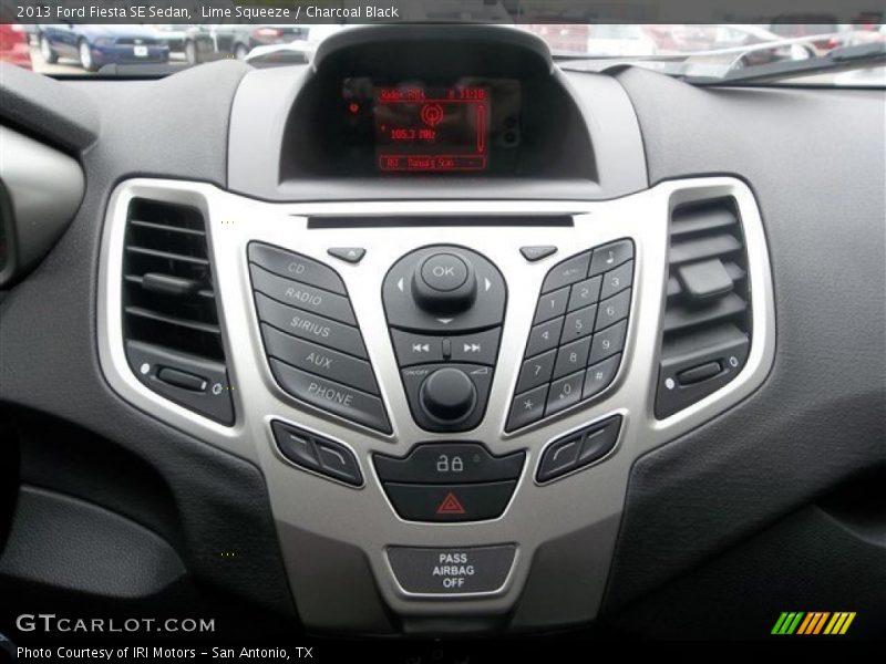 Lime Squeeze / Charcoal Black 2013 Ford Fiesta SE Sedan