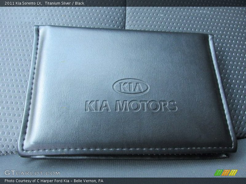 Titanium Silver / Black 2011 Kia Sorento LX