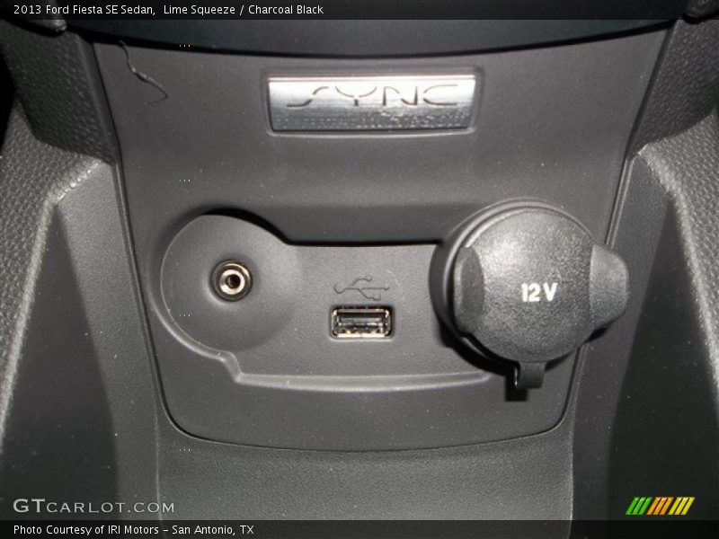 Lime Squeeze / Charcoal Black 2013 Ford Fiesta SE Sedan