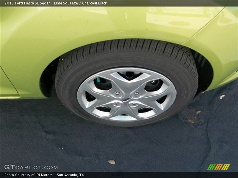 Lime Squeeze / Charcoal Black 2013 Ford Fiesta SE Sedan