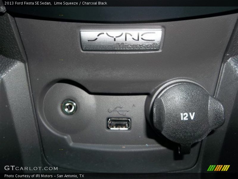 Lime Squeeze / Charcoal Black 2013 Ford Fiesta SE Sedan