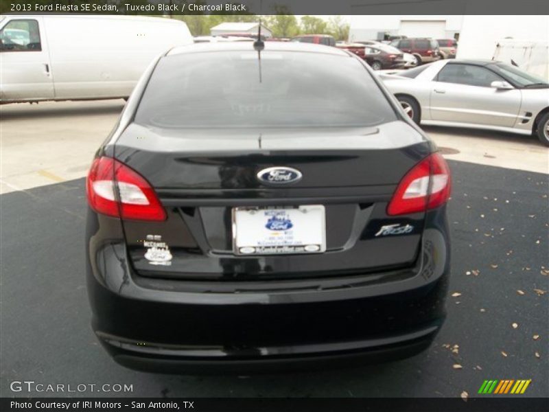 Tuxedo Black / Charcoal Black 2013 Ford Fiesta SE Sedan