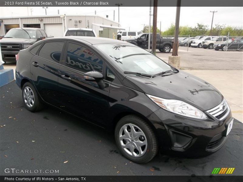 Tuxedo Black / Charcoal Black 2013 Ford Fiesta SE Sedan