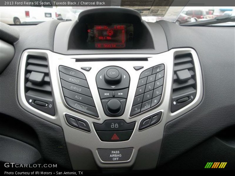 Tuxedo Black / Charcoal Black 2013 Ford Fiesta SE Sedan
