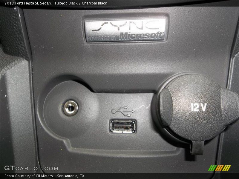 Tuxedo Black / Charcoal Black 2013 Ford Fiesta SE Sedan