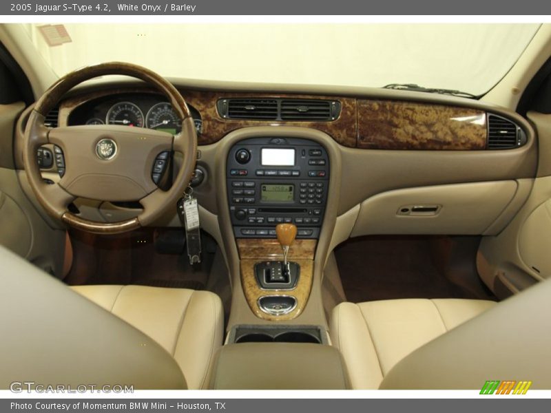 Dashboard of 2005 S-Type 4.2