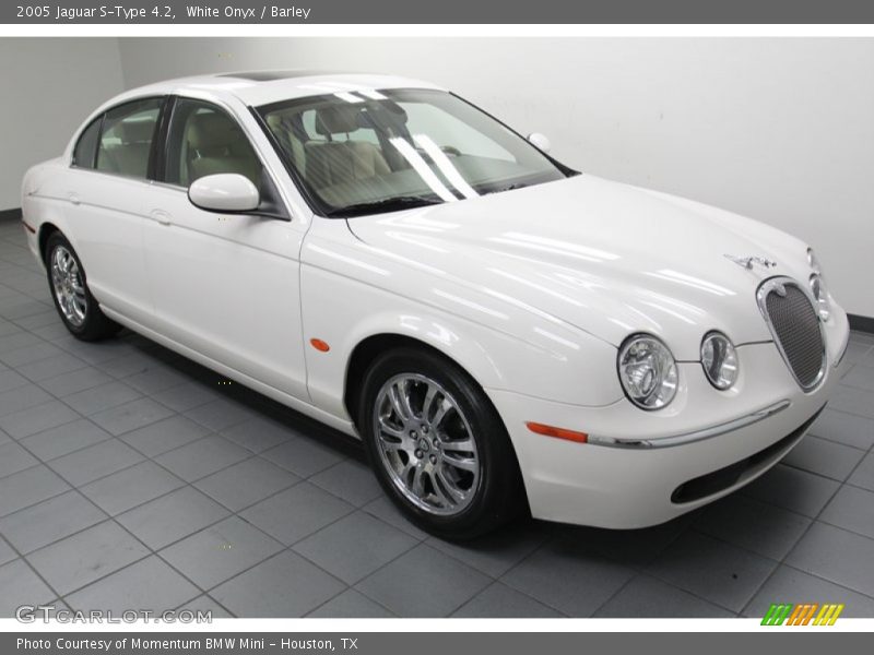 Front 3/4 View of 2005 S-Type 4.2