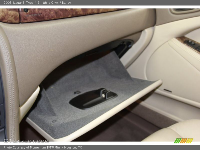 White Onyx / Barley 2005 Jaguar S-Type 4.2