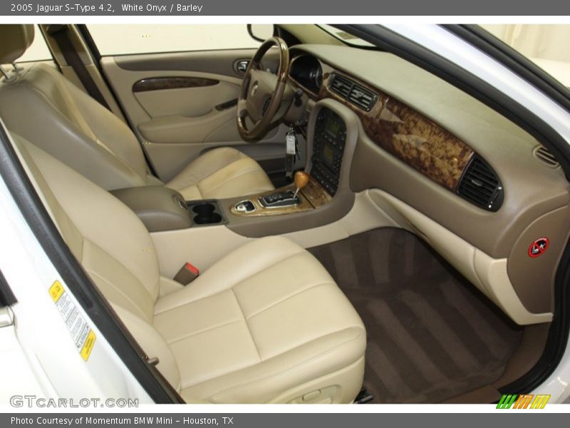 White Onyx / Barley 2005 Jaguar S-Type 4.2