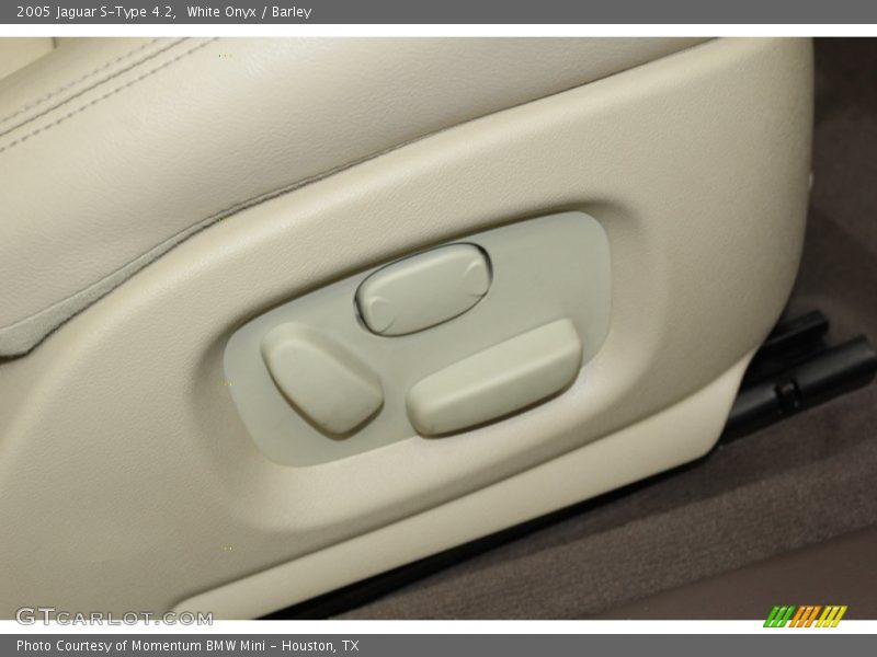 White Onyx / Barley 2005 Jaguar S-Type 4.2