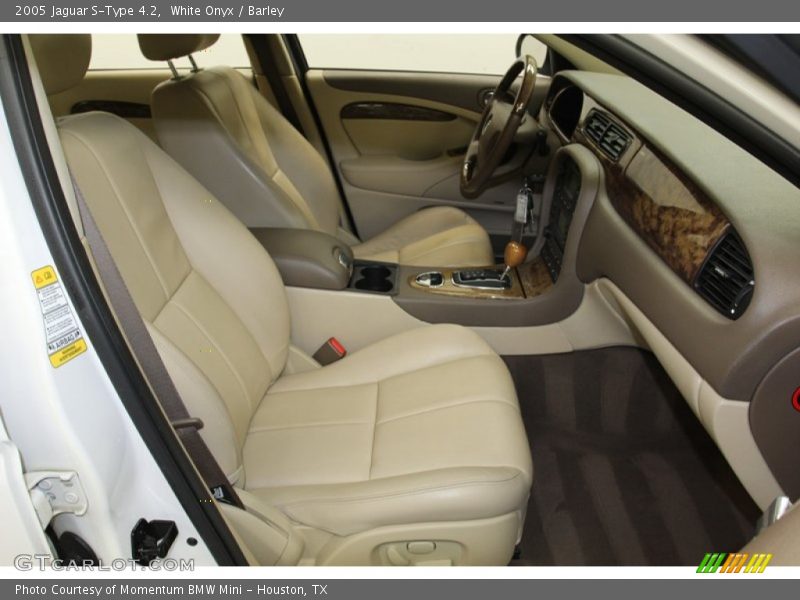 White Onyx / Barley 2005 Jaguar S-Type 4.2