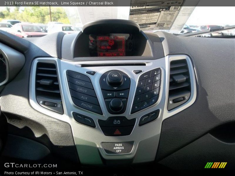 Lime Squeeze / Charcoal Black 2013 Ford Fiesta SE Hatchback