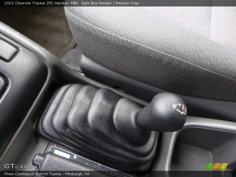Dark Blue Metallic / Medium Gray 2001 Chevrolet Tracker ZR2 Hardtop 4WD