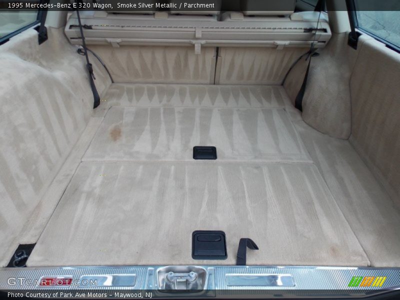  1995 E 320 Wagon Trunk