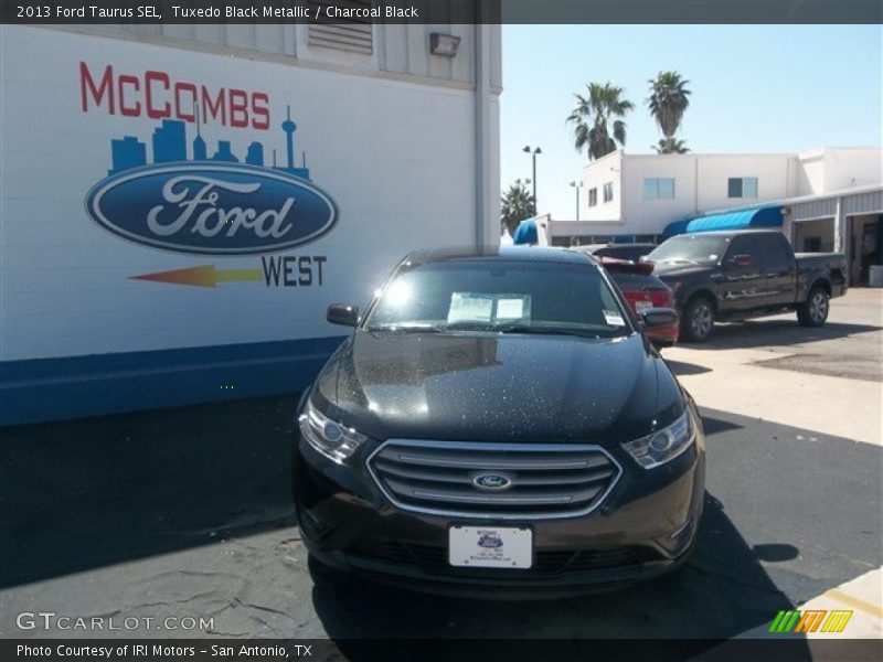 Tuxedo Black Metallic / Charcoal Black 2013 Ford Taurus SEL