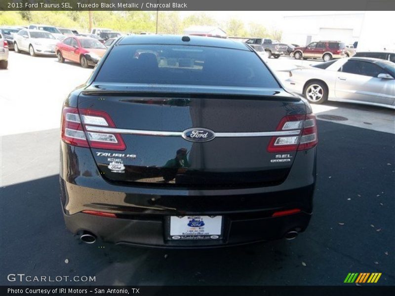 Tuxedo Black Metallic / Charcoal Black 2013 Ford Taurus SEL