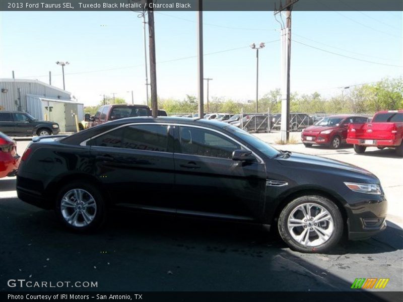 Tuxedo Black Metallic / Charcoal Black 2013 Ford Taurus SEL
