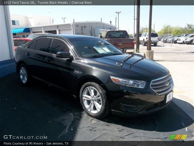 Tuxedo Black Metallic / Charcoal Black 2013 Ford Taurus SEL
