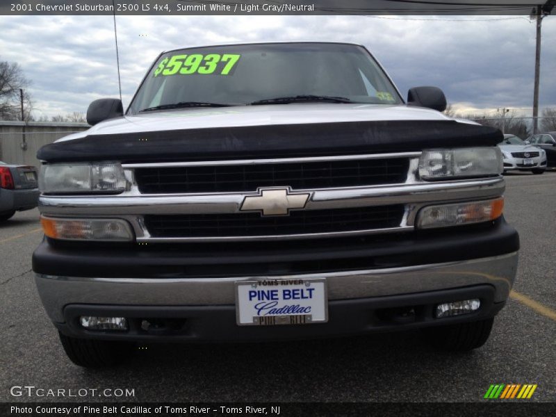 Summit White / Light Gray/Neutral 2001 Chevrolet Suburban 2500 LS 4x4