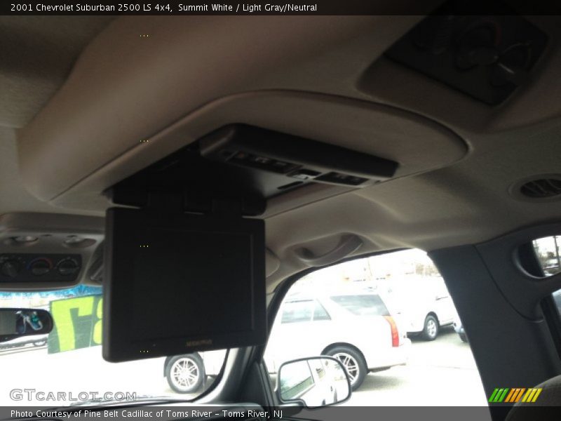 Summit White / Light Gray/Neutral 2001 Chevrolet Suburban 2500 LS 4x4