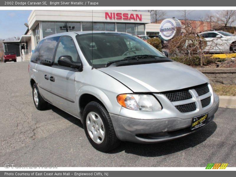 Bright Silver Metallic / Taupe 2002 Dodge Caravan SE