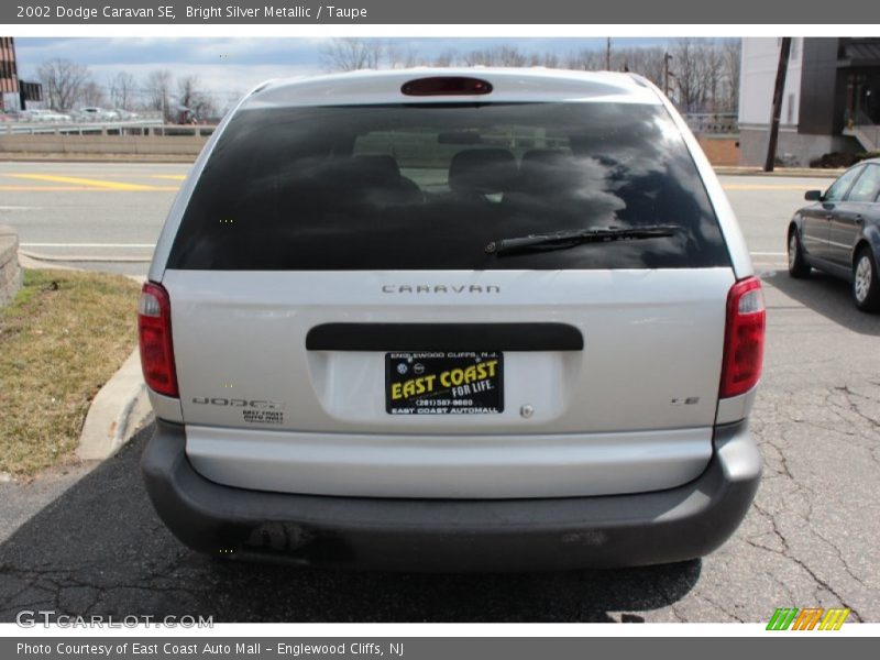 Bright Silver Metallic / Taupe 2002 Dodge Caravan SE