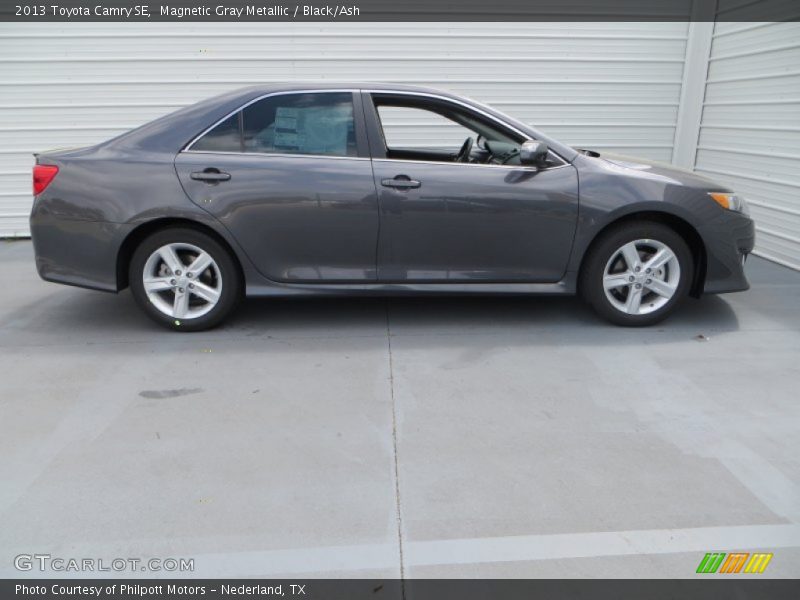 Magnetic Gray Metallic / Black/Ash 2013 Toyota Camry SE