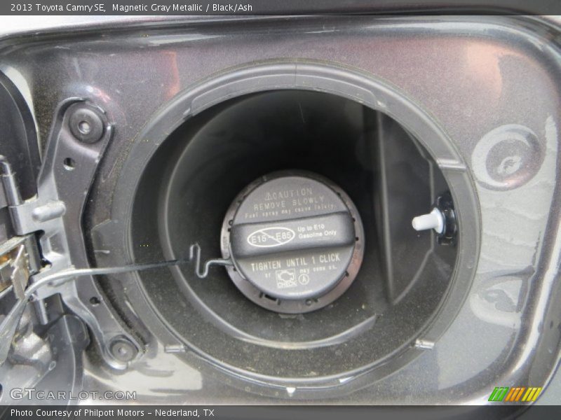 Magnetic Gray Metallic / Black/Ash 2013 Toyota Camry SE