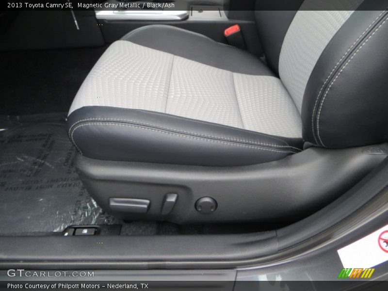 Magnetic Gray Metallic / Black/Ash 2013 Toyota Camry SE