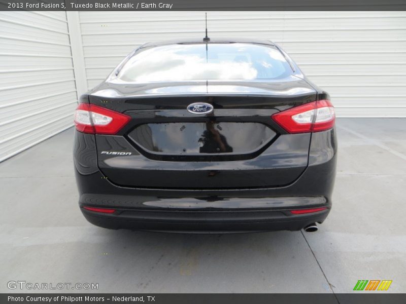 Tuxedo Black Metallic / Earth Gray 2013 Ford Fusion S