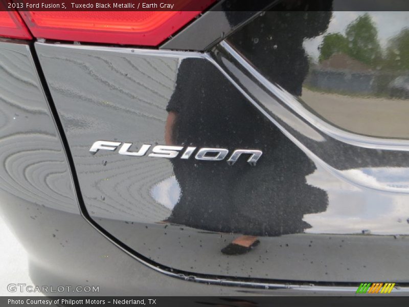 Tuxedo Black Metallic / Earth Gray 2013 Ford Fusion S