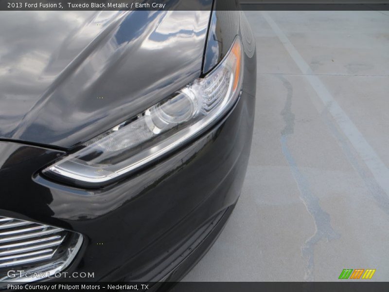 Tuxedo Black Metallic / Earth Gray 2013 Ford Fusion S