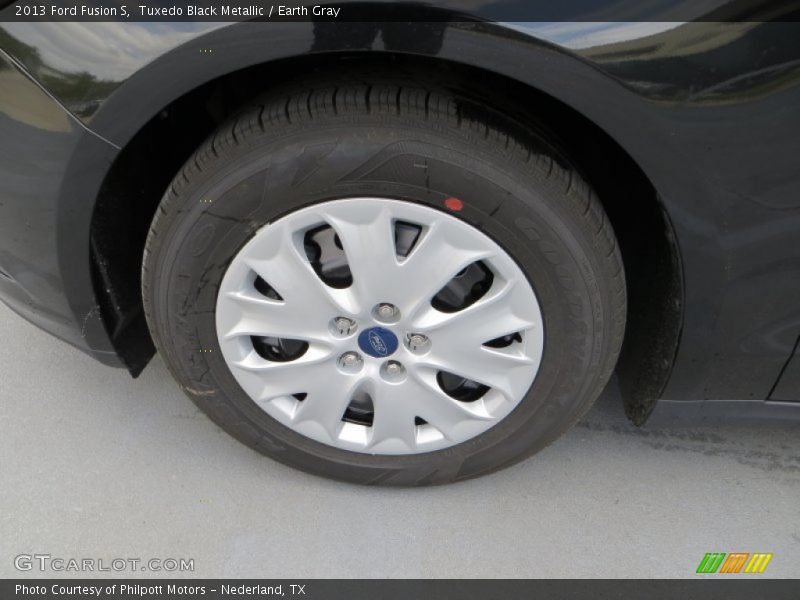 Tuxedo Black Metallic / Earth Gray 2013 Ford Fusion S