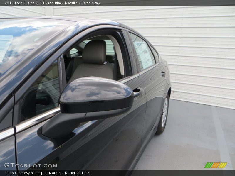 Tuxedo Black Metallic / Earth Gray 2013 Ford Fusion S
