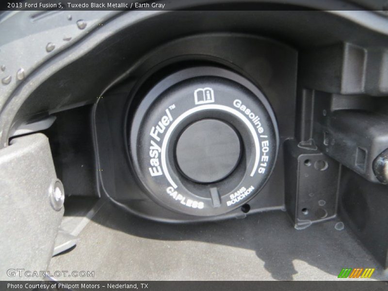 Tuxedo Black Metallic / Earth Gray 2013 Ford Fusion S