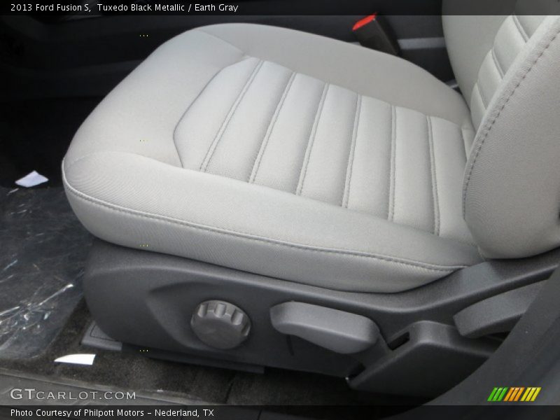 Tuxedo Black Metallic / Earth Gray 2013 Ford Fusion S