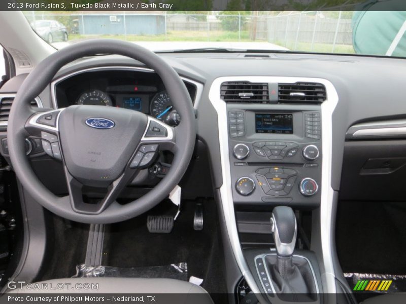 Tuxedo Black Metallic / Earth Gray 2013 Ford Fusion S